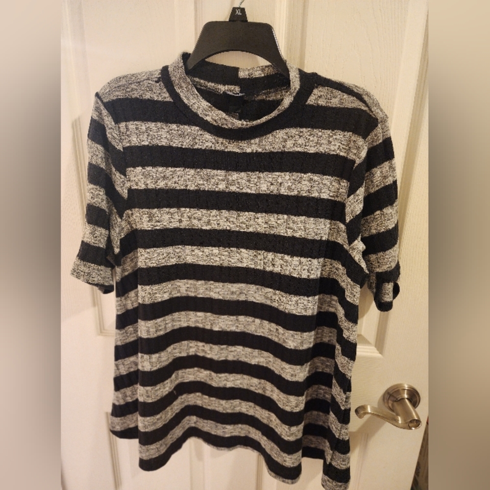 4/$25 By & By Women Knit Top